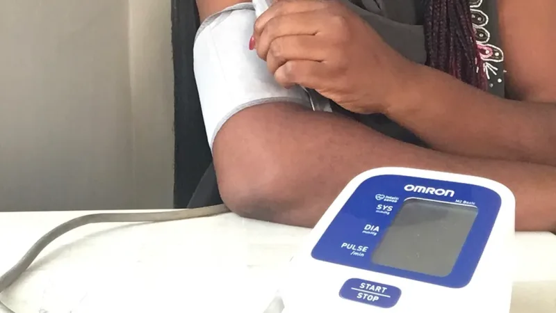 Remédio experimental baxdrostat reduz pressão em pacientes com hipertensão resistente