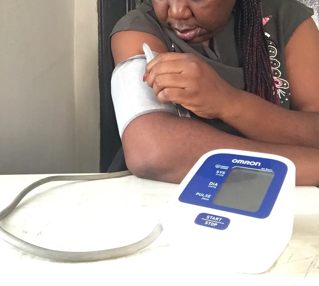 Remédio experimental baxdrostat reduz pressão em pacientes com hipertensão resistente