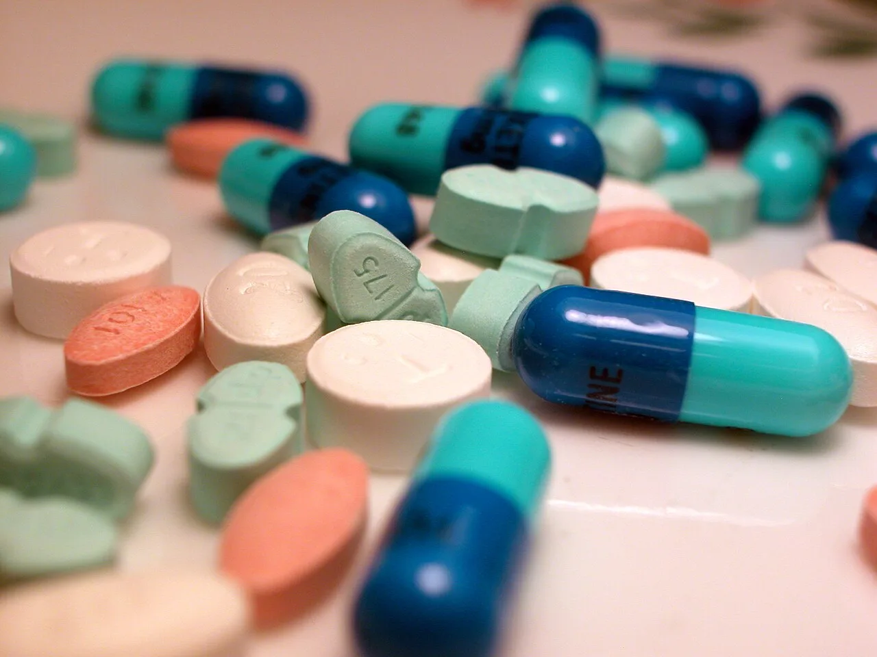 Remédios para emagrecer sem orientação médica podem trazer riscos sérios à saúde
