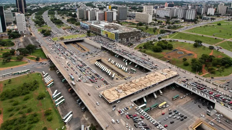 Samara Mineiro panfleta na Rodoviária e comemora 3% dos votos válidos no Datafolha