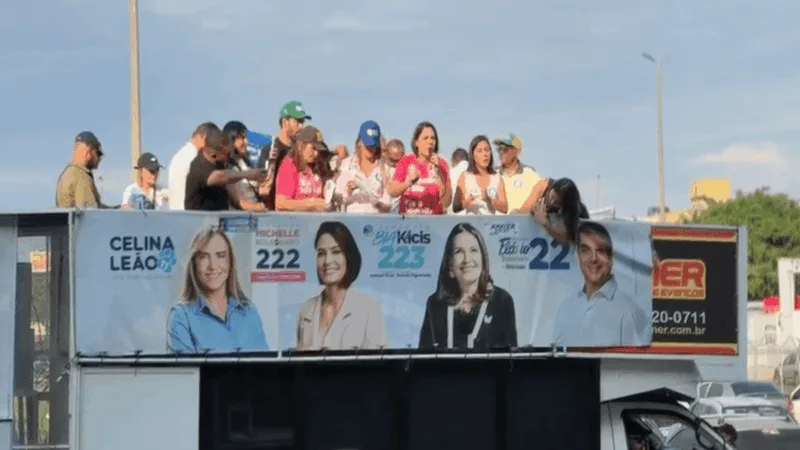 Michelle responde a Janja em carreata em Ceilândia: “Bolsonara de Ceilândia, com orgulho”