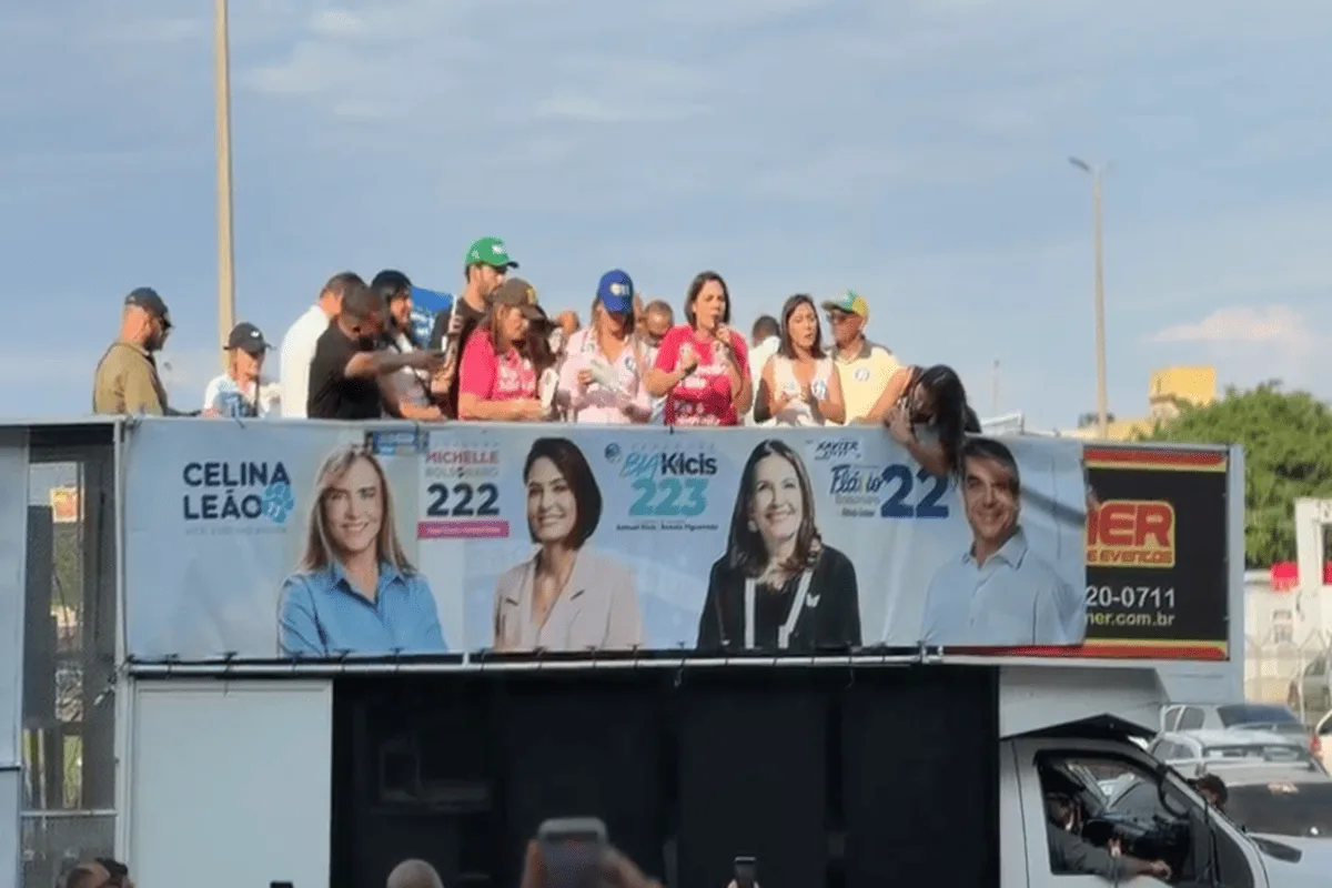 Michelle responde a Janja em carreata em Ceilândia: “Bolsonara de Ceilândia, com orgulho”