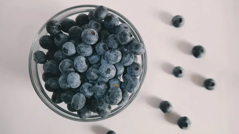 Seis alimentos associados à saúde do cérebro e à proteção contra o Alzheimer