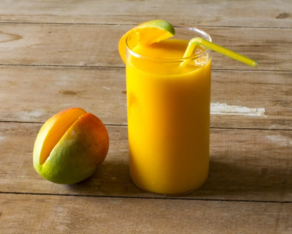 Smoothie proteico de manga e maracujá: receita pensada para a saúde da pele