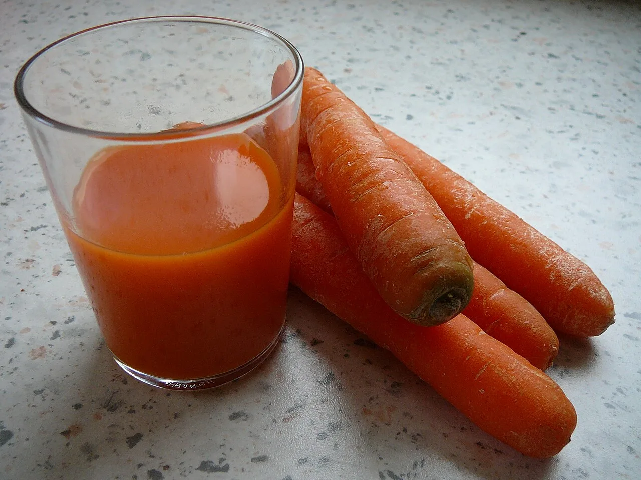 Suco de laranja com cenoura: benefícios para imunidade, pele e visão, e como preparar