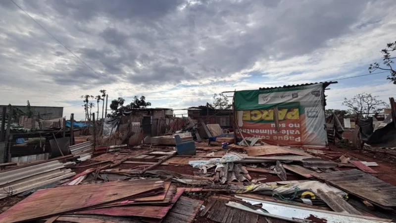 “Não tenho mais nada”: moradoras do Arapoanga relatam desespero após temporal destruir casas