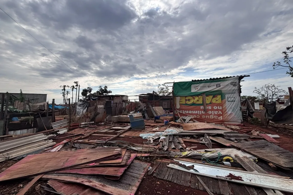 “Não tenho mais nada”: moradoras do Arapoanga relatam desespero após temporal destruir casas