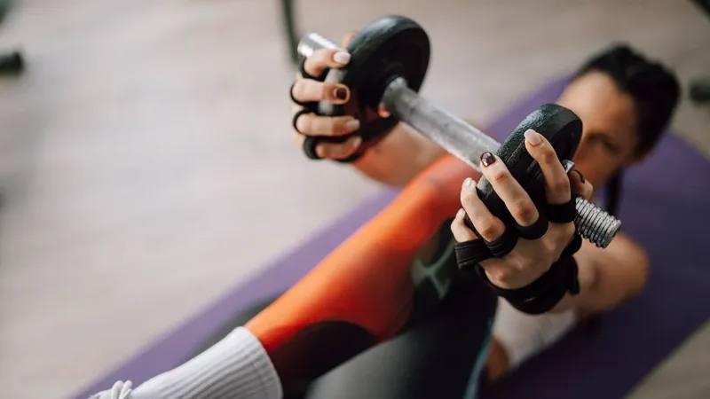 Tomar creatina sem treinar faz efeito? Entenda o que acontece no corpo