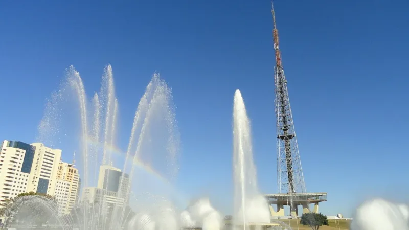 Torre de TV: mirante gratuito a 75 metros, feira de artesanato e Museu Nacional de Gemas