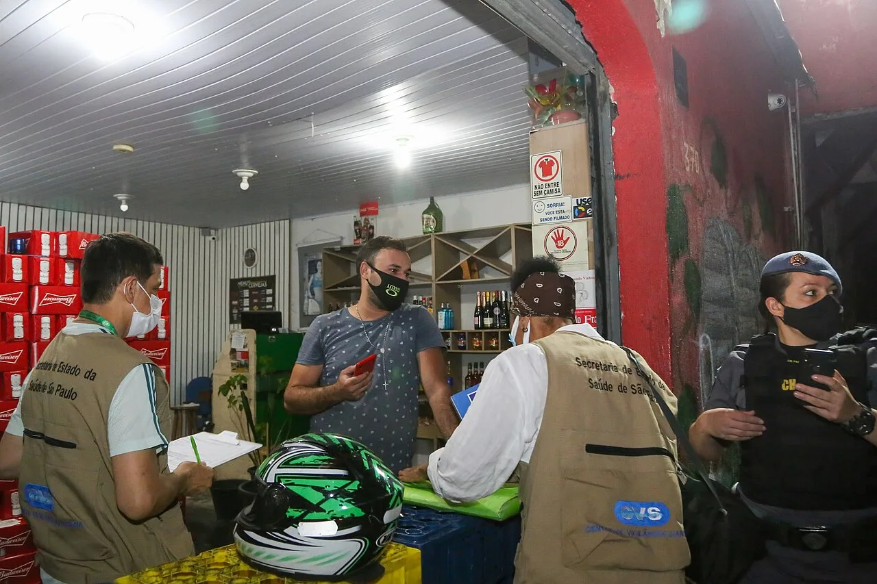 Vigilância Sanitária do DF retira mais de 10 toneladas de alimentos impróprios do mercado em 2026