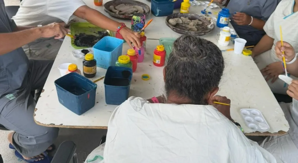 Voluntários transformam tempo em cuidado há 61 anos no Hospital de Base