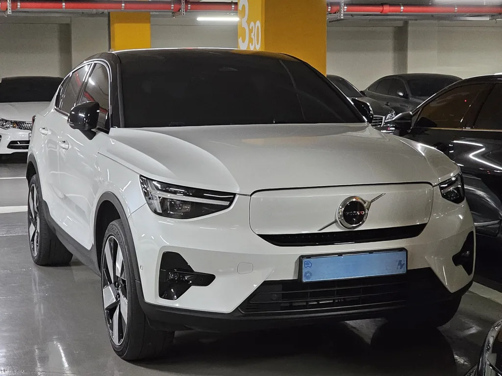 Volvo EC40: o SUV cupê elétrico de até 408 cv que recarrega 80% em 27 minutos