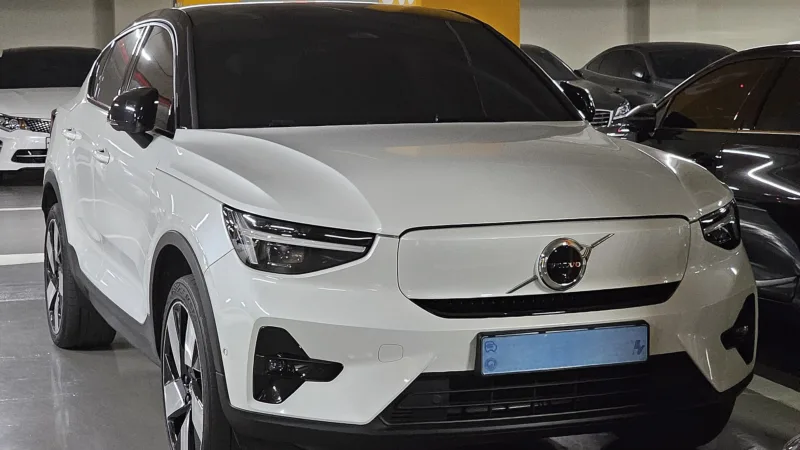 Volvo EC40: o SUV cupê elétrico de até 408 cv que recarrega 80% em 27 minutos
