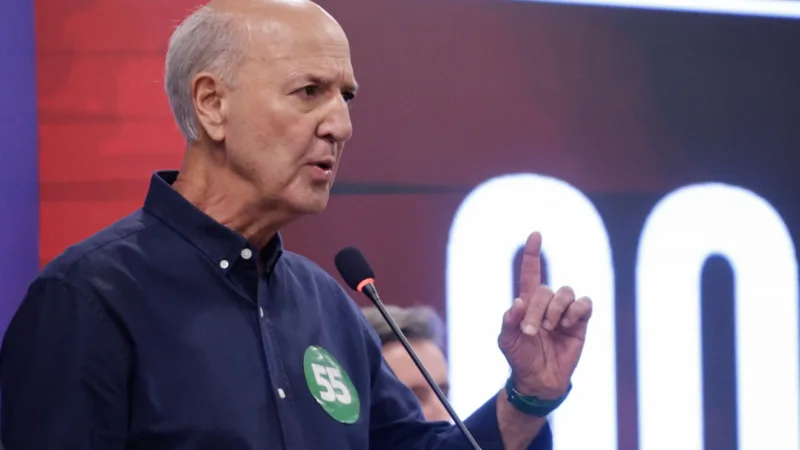 TRE-DF dá 24 horas para Arruda apagar posts em que afirma estar “elegível”