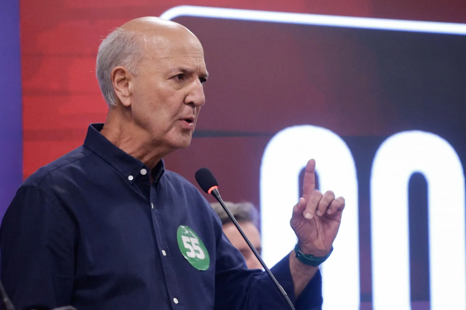 TRE-DF dá 24 horas para Arruda apagar posts em que afirma estar “elegível”