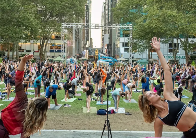 Yoga x pilates: diferenças, vantagens e como escolher a prática certa para começar
