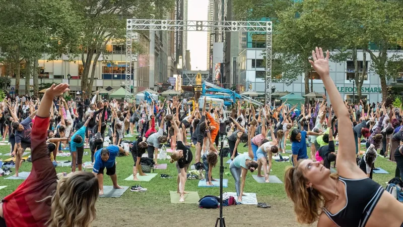 Yoga x pilates: diferenças, vantagens e como escolher a prática certa para começar