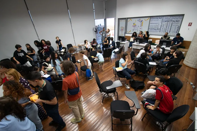 Alunos com altas habilidades escolhem tema do Projeto Interação, da Escola do Legislativo da CLDF