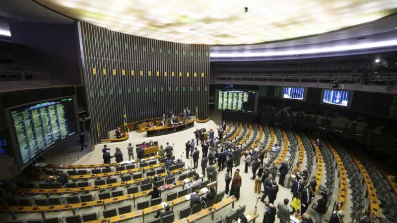 Quem são os suplentes dos oito deputados federais eleitos pelo DF