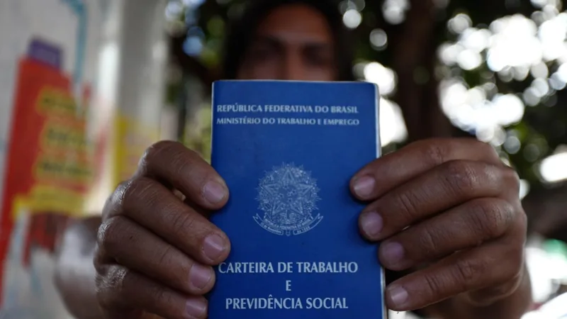 Agências do Trabalhador oferecem 930 vagas no DF nesta terça (20/10), com salários de até R$ 4,8 mil