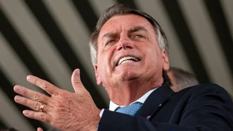 Damares diz que Bolsonaro passou mal em casa: “momento mais triste”