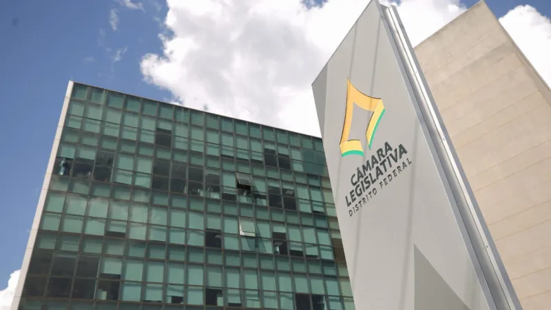 Primeira sessão da CLDF após a eleição tem atrito com manifestantes: “Respeitem o Parlamento”