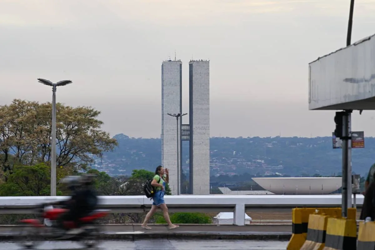 Após o dia mais quente do ano, Inmet emite alerta de tempestades para o DF
