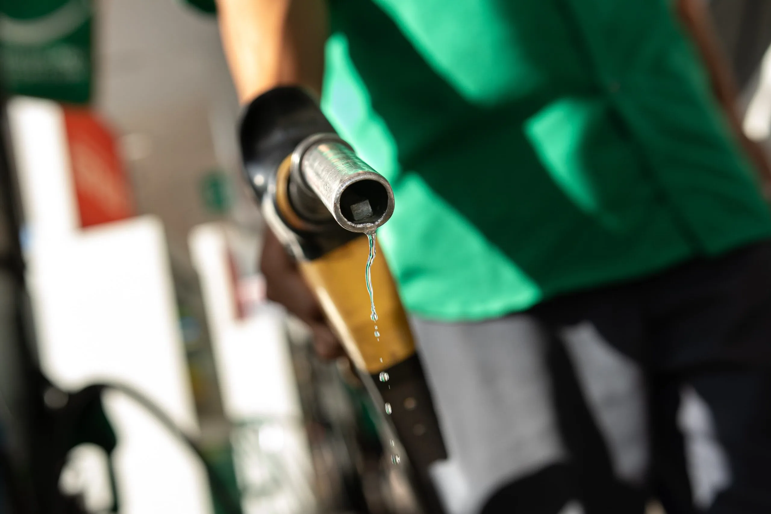 Redução no preço da gasolina no DF depende das distribuidoras, diz Sindicombustíveis