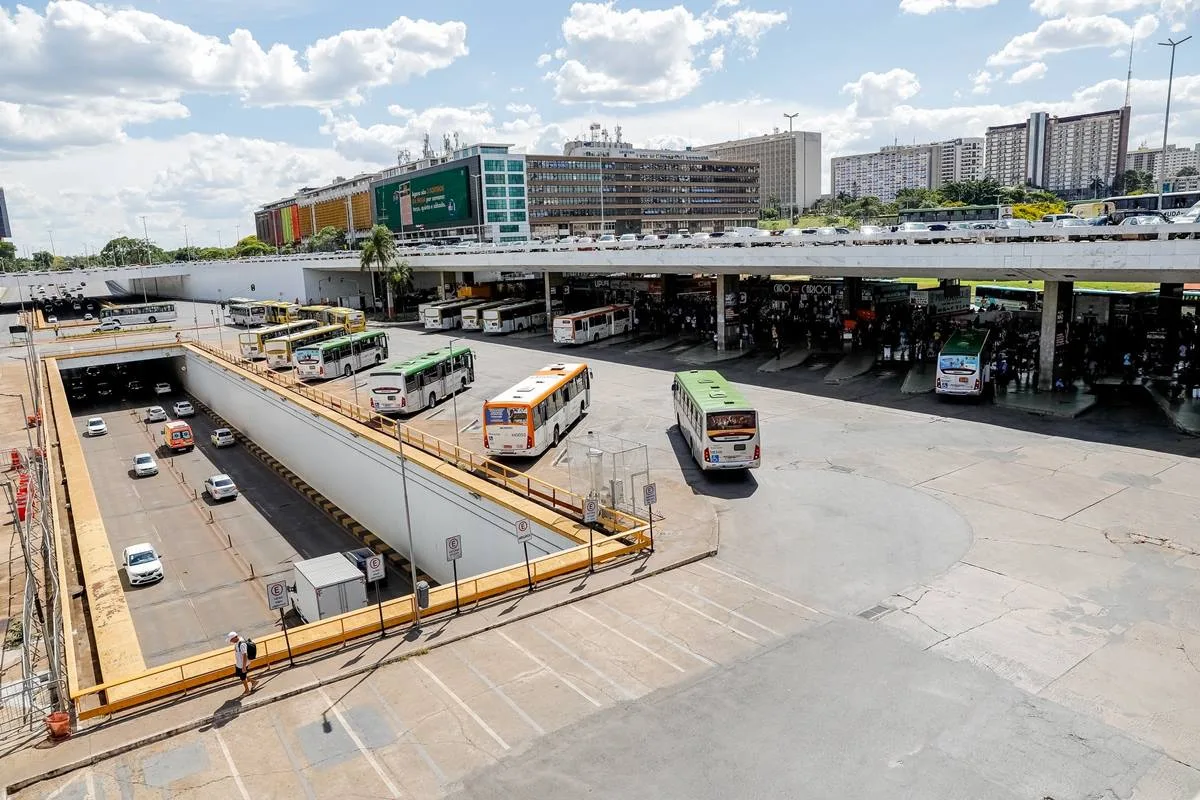 Linhas de ônibus terão reforço no domingo (11/10), sem circulação do Metrô no DF