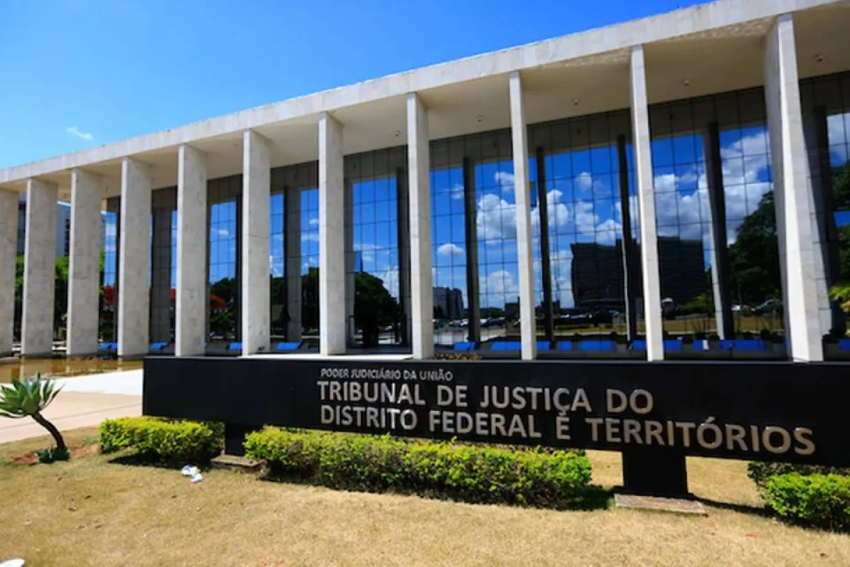 Justiça condena DER-DF a indenizar motorista que danificou o carro em buraco sem sinalização na DF-004