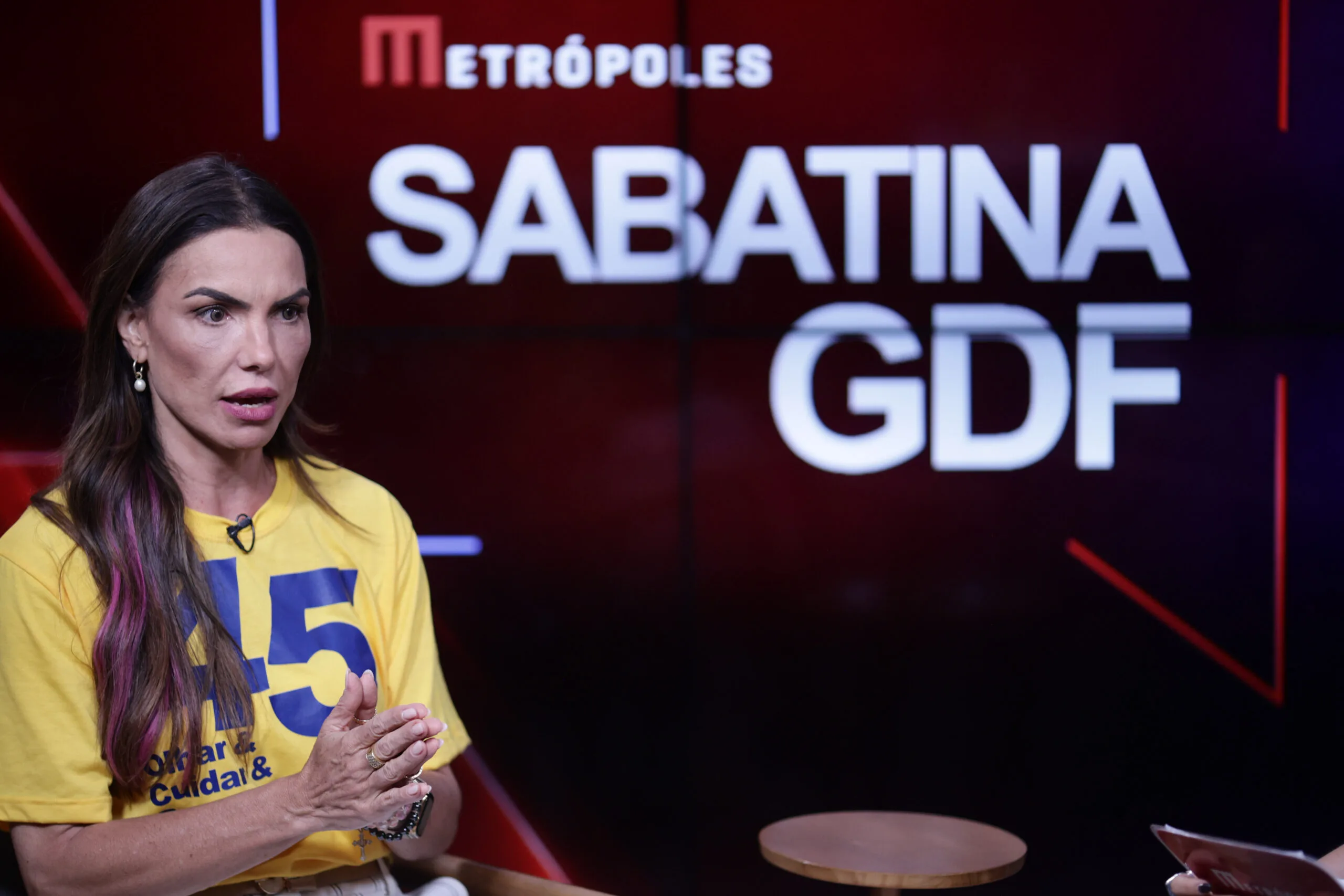 Paula Belmonte defende escolas integrais e gestão democrática nas escolas cívico-militares