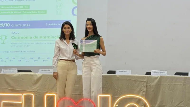 Pesquisa de estudantes de medicina da Escs sobre tuberculose latente em pessoas com HIV é premiada em congressos de iniciação científica