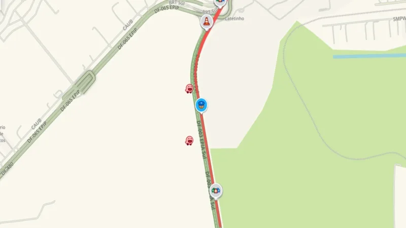 Acidente com dois carros causa congestionamento entre a BR-040 e a Epia Sul