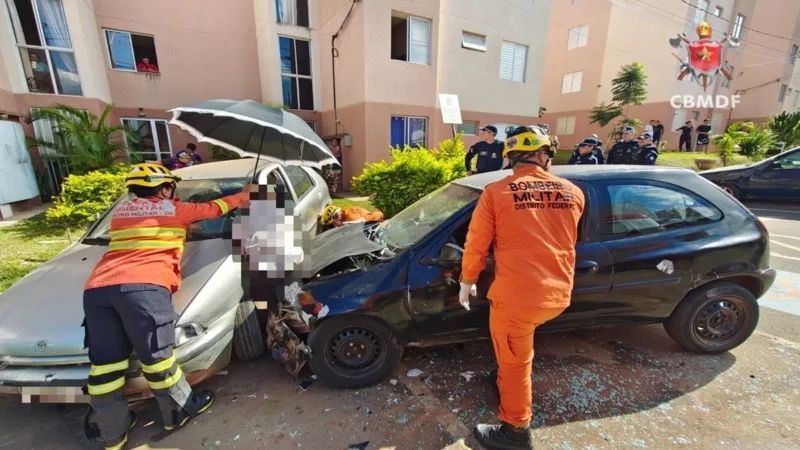 Homem fica prensado entre dois carros em São Sebastião; motorista fugiu sem prestar socorro