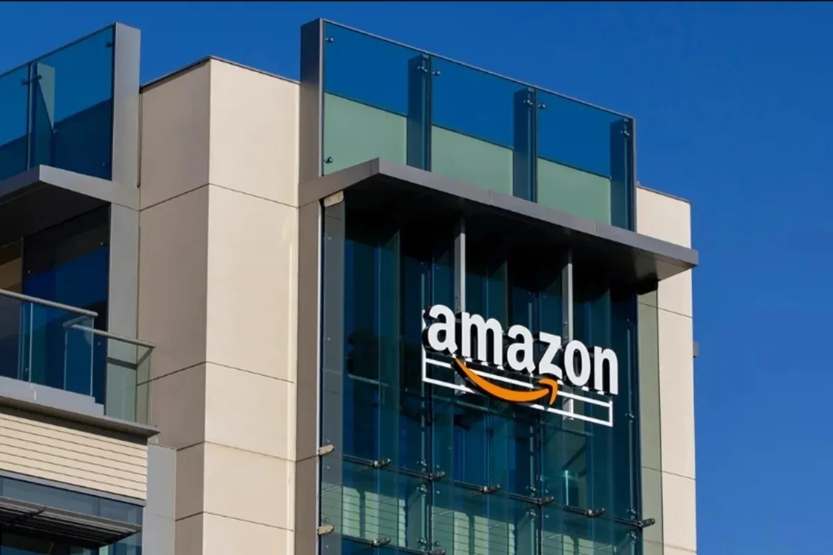 Justiça determina que Amazon de Santa Maria ajuste jornada de 1,4 mil funcionários que ficavam em pé por até 12 horas