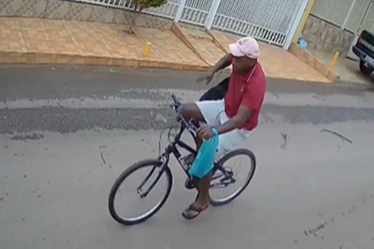 Adolescente de 15 anos é assaltada a caminho da escola em São Sebastião; câmeras flagraram o crime