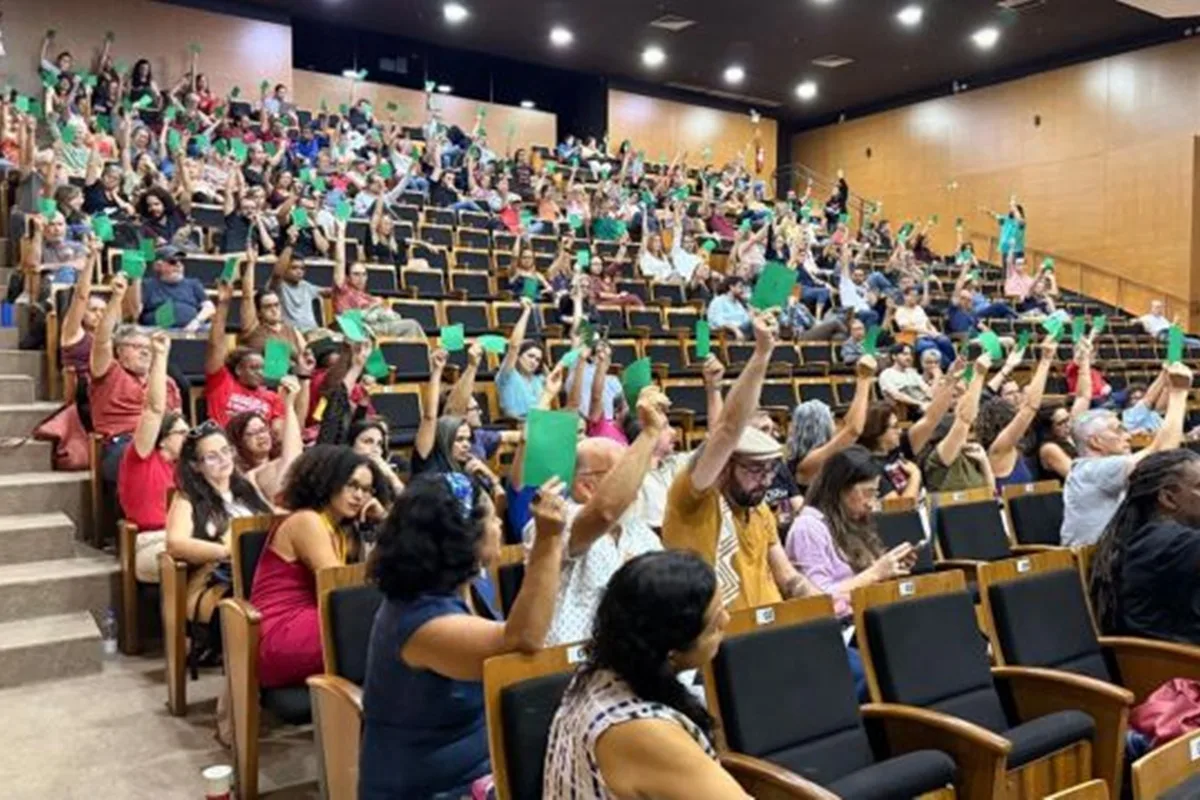 Professores da UnB aprovam proposta do governo federal e encerram indicativo de greve
