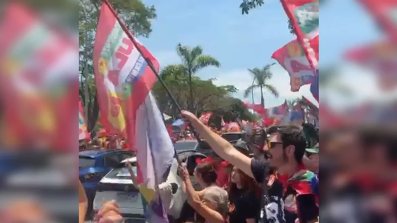 Ato pró-Lula toma o Eixo Norte e leva brasilienses às ruas do DF