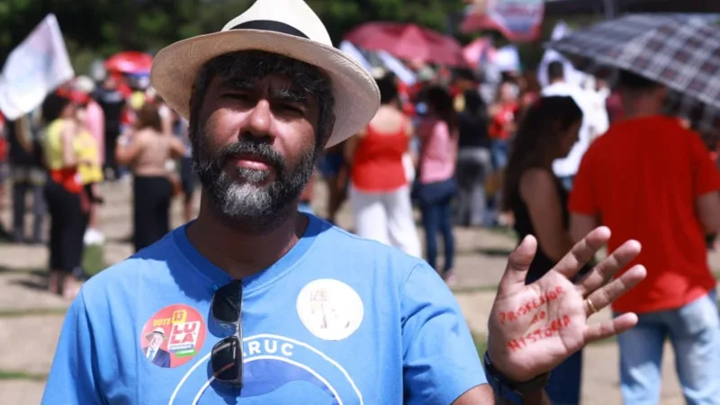 Professores fazem ato na Praça do Buriti e pedem diálogo com o GDF