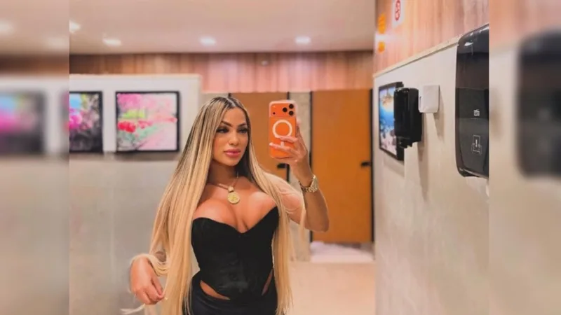 Influenciadora conhecida como “Beyoncé do Mounjaro” é presa por vender canetas emagrecedoras furtadas de farmácias no DF