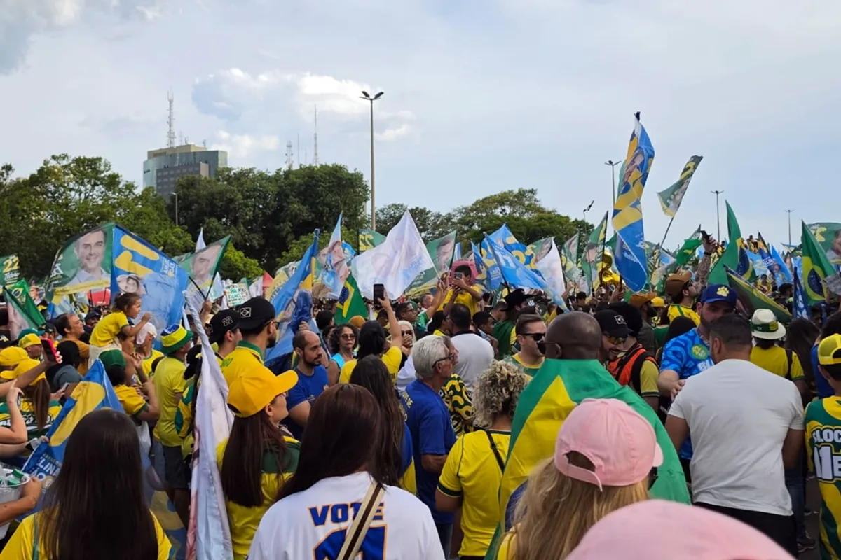 “Bloco do 11 e 22”: apoiadores de Celina e Flávio se reúnem na Torre de TV