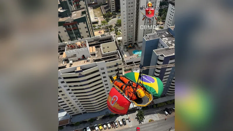 Bombeiros treinam resgate em prédio de 80 metros de altura em Águas Claras