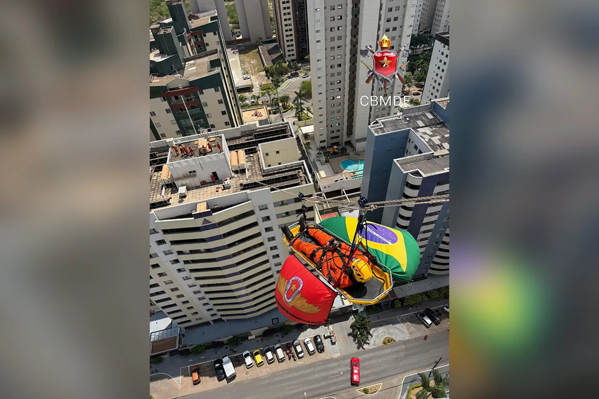 Bombeiros treinam resgate em prédio de 80 metros de altura em Águas Claras