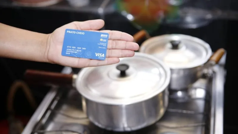 Mais de 33 mil beneficiários do Cartão Prato Cheio precisam trocar o cartão no DF até 30 de novembro