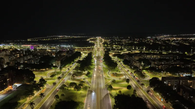 CEB IPes conclui 86 obras de iluminação pública em 21 regiões do DF
