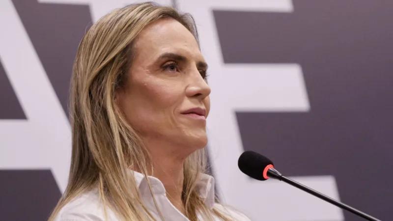 Celina quer ampliar contratos de manutenção das escolas do DF um dia após desabamento no Paranoá