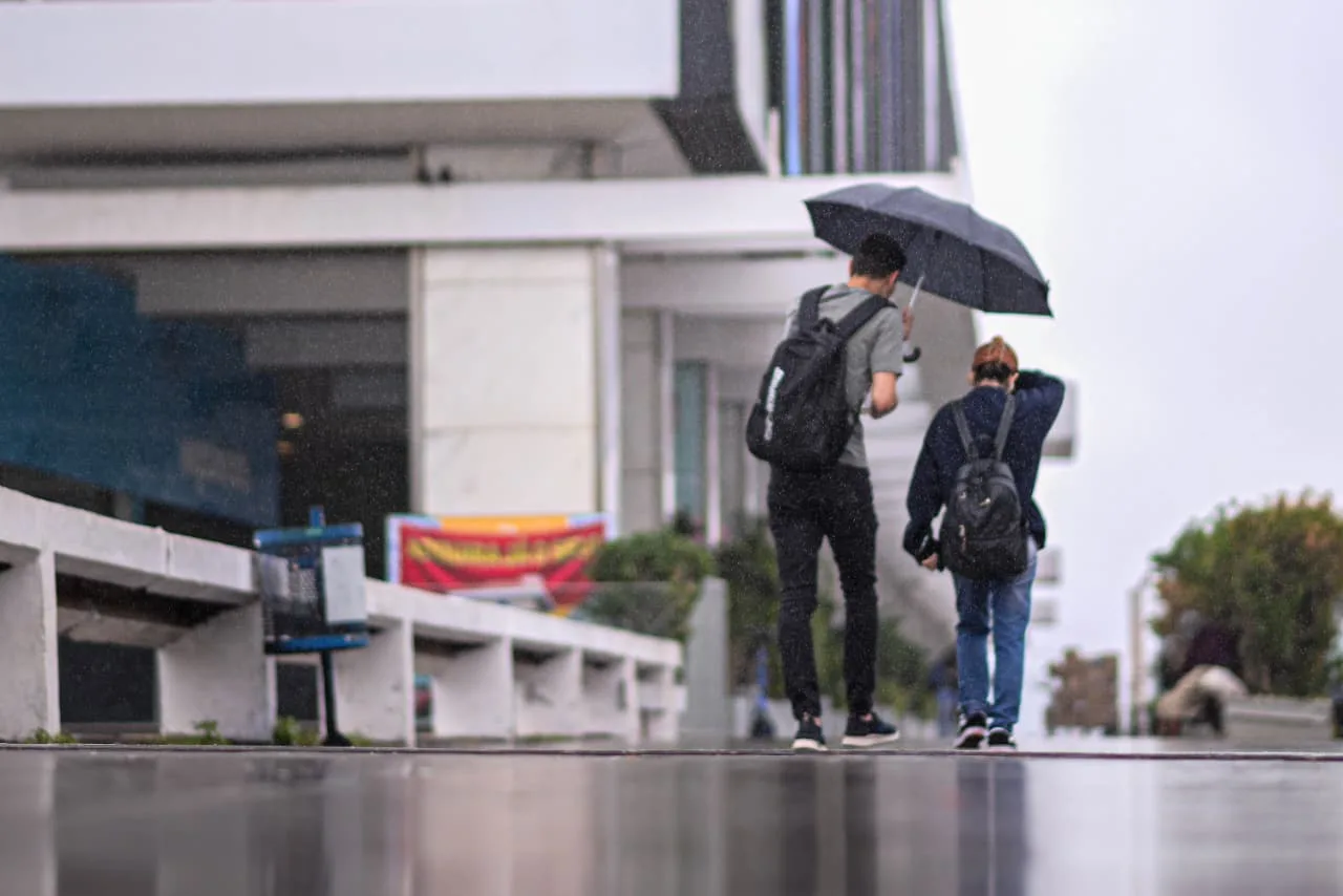 DF está sob alerta amarelo para tempestades nesta quinta; DER-DF fecha faixa reversa da Ponte JK