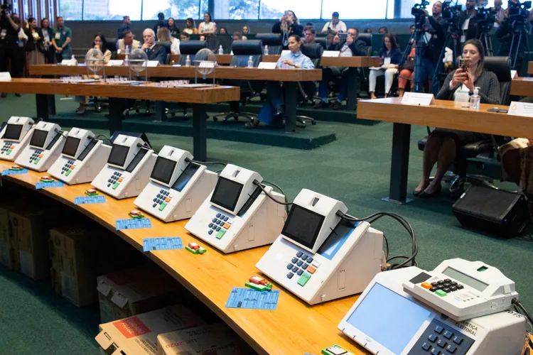CLDF e TRE-DF iniciam teste de integridade das urnas com sorteio de 20 seções eleitorais