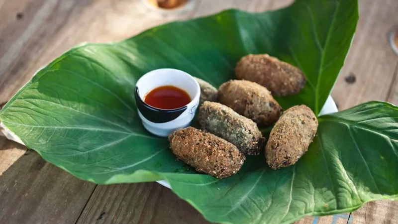 Bolinho de taioba: o petisco caipira de folha em São Paulo