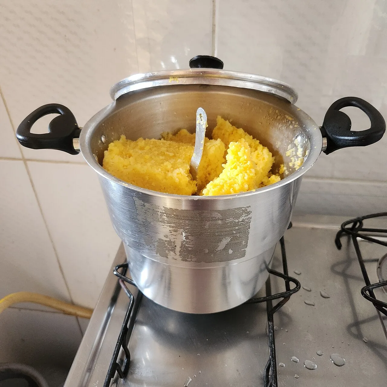 Cuscuz de milho em Alagoas: do café da manhã ao cuscuz de Penedo
